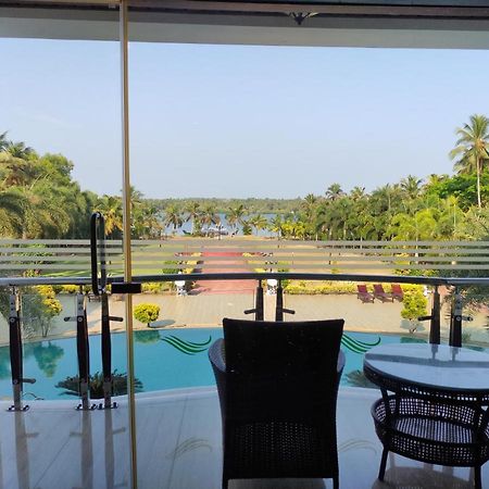 Lake Palace Trivandrum Vettutura Extérieur photo