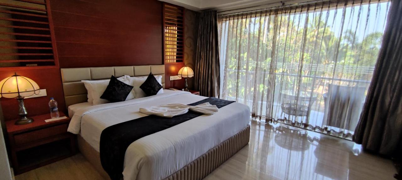 Lake Palace Trivandrum Vettutura Extérieur photo