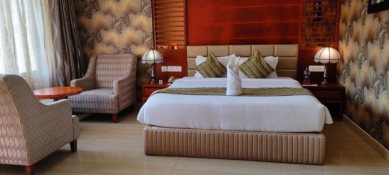 Lake Palace Trivandrum Vettutura Extérieur photo