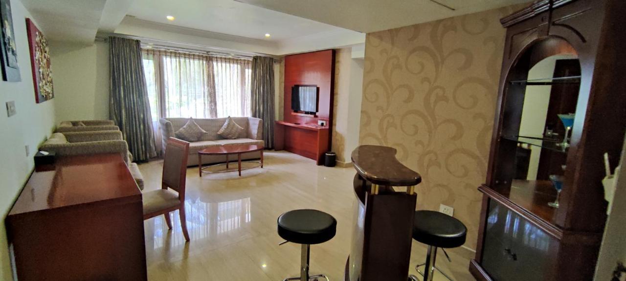 Lake Palace Trivandrum Vettutura Extérieur photo
