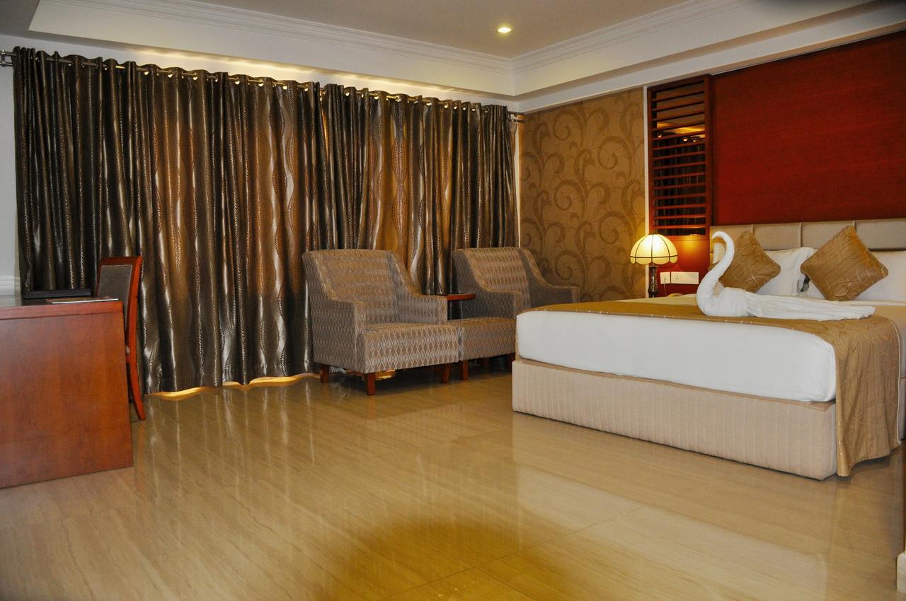 Lake Palace Trivandrum Vettutura Extérieur photo