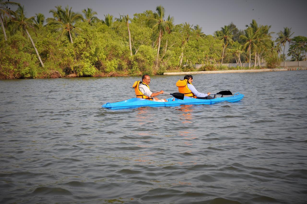 Lake Palace Trivandrum Vettutura Extérieur photo