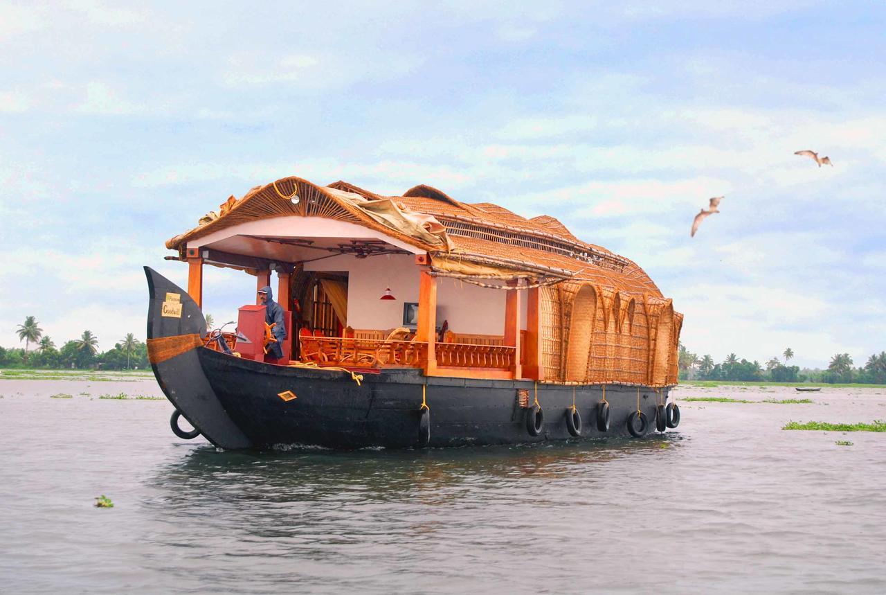 Lake Palace Trivandrum Vettutura Extérieur photo