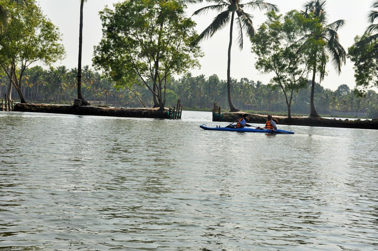 Lake Palace Trivandrum Vettutura Extérieur photo