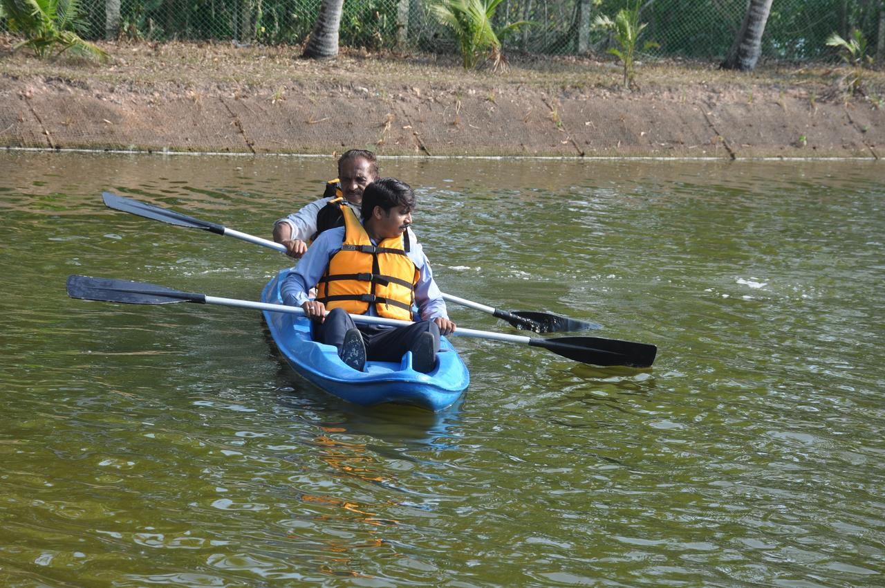 Lake Palace Trivandrum Vettutura Extérieur photo