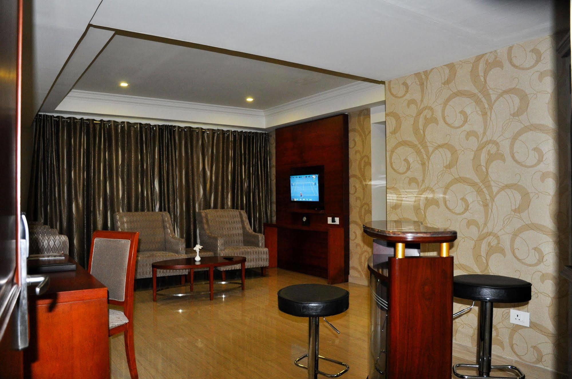 Lake Palace Trivandrum Vettutura Extérieur photo