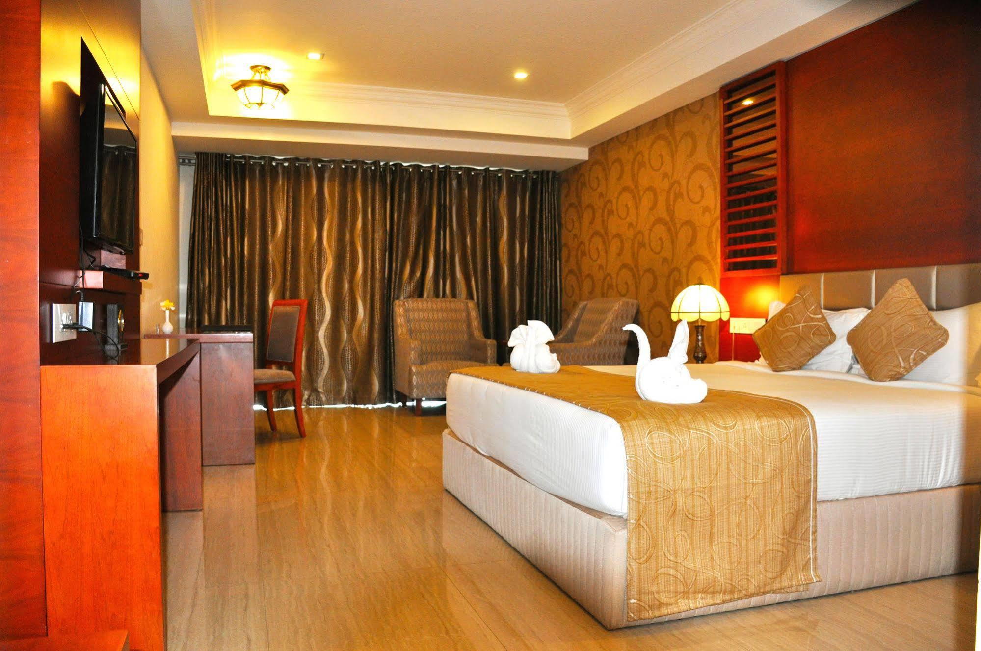 Lake Palace Trivandrum Vettutura Extérieur photo