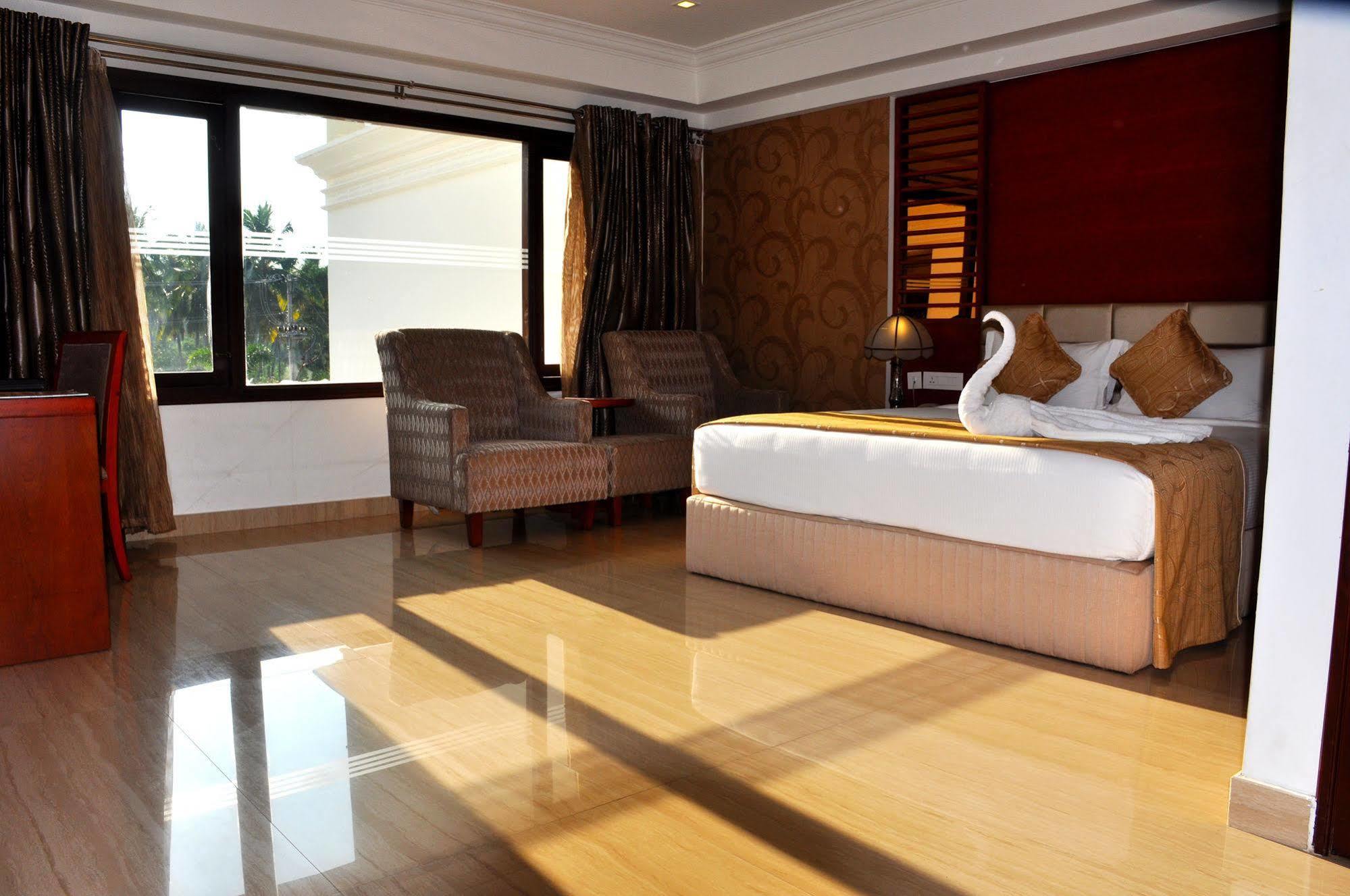 Lake Palace Trivandrum Vettutura Extérieur photo