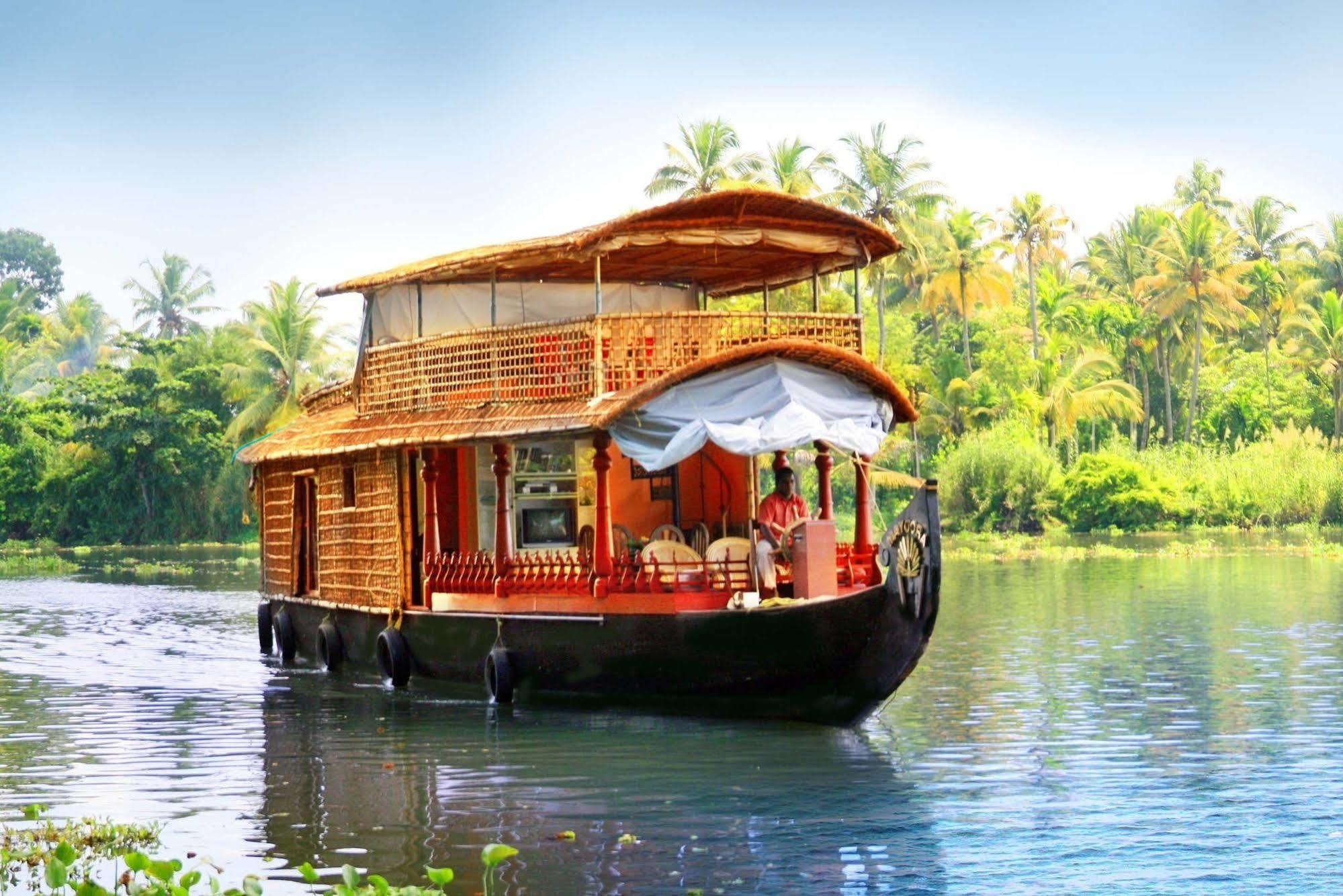 Lake Palace Trivandrum Vettutura Extérieur photo