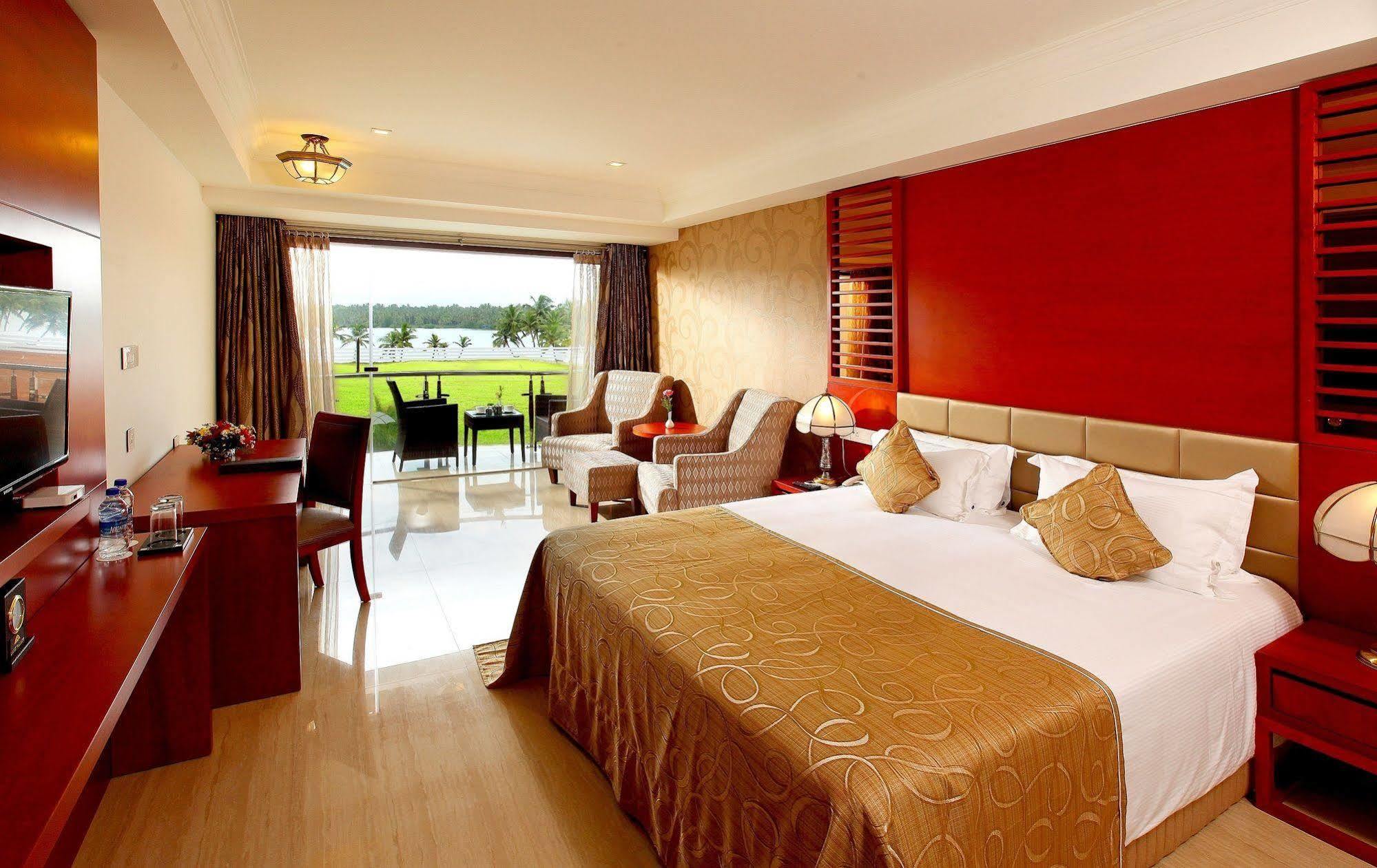 Lake Palace Trivandrum Vettutura Extérieur photo
