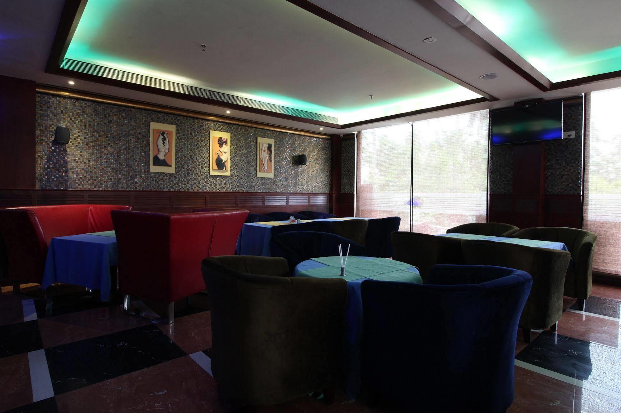 Lake Palace Trivandrum Vettutura Extérieur photo